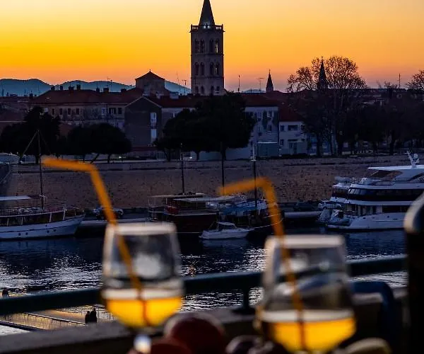 Sundowner Apartman *